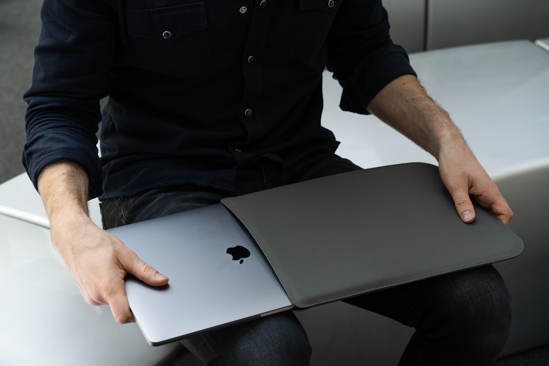 Panduan Ganti Upper Case MacBook Retina 2017