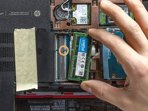 Langkah 4 — Memasang Modul RAM Baru