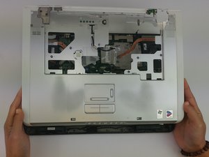 Langkah 7 — Mengakses Komponen Internal dan Mengganti Processor