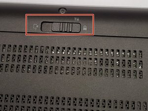 Langkah 1 — Buka Panel Belakang Laptop