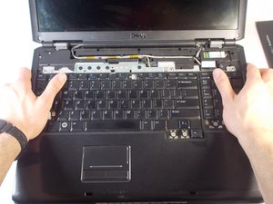 Langkah 4 — Lepaskan Keyboard