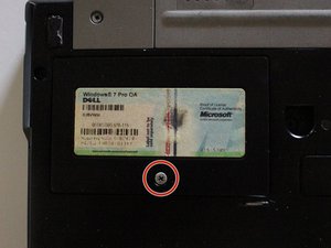 Langkah 1 — Menghilangkan Screws di Panel MiniCard