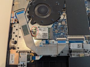Langkah 4 — Menghubungkan Kabel Antena dan Modul WiFi