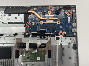 Langkah 3 — Lepaskan Motherboard dari Chassis
