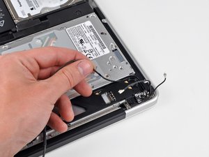 Langkah 3 — Mengarahkan Kabel Antena