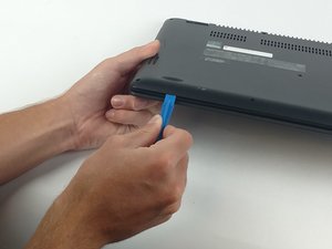 Langkah 2 — Membuka Casing Laptop
