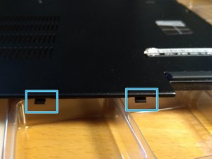 Langkah 2 — Lepaskan Casing Belakang Laptop