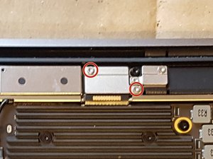 Langkah 8 — Lepaskan Bracket Kabel Layar