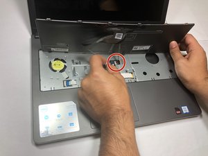 Langkah 3 — Mengidentifikasi dan Memisahkan Kabel Keyboard