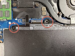 Langkah 1 — Mengakses Baterai Laptop