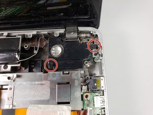 Langkah 6 — Melepas Sekrup Speaker