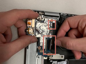 Langkah 3 — Lepaskan IO Daughterboard