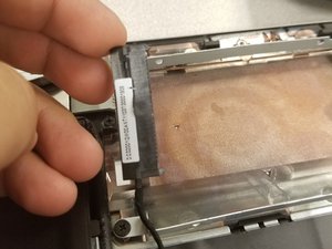 Langkah 3 — Menghubungkan dan Melepas Kabel HDD
