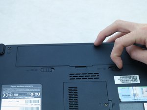 Langkah 3 — Lepaskan RAM dan Keyboard