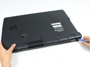 Langkah 2 — Membuka Tutup Belakang Laptop