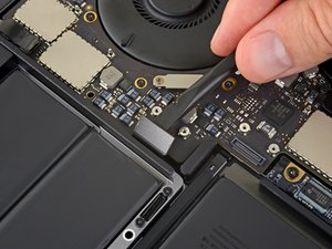 Langkah 3 — Menghubungkan Kembali Keyboard
