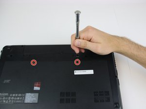 Langkah 2 — Lepaskan Panel Bawah