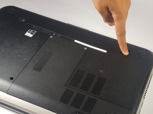 Langkah 2 — Buka Penutup Baterai