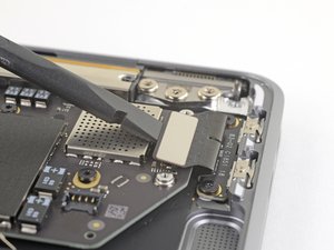 Langkah 5 — Lepaskan Kabel Fan dan Bracket Antena