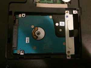 Langkah 6 — Hubungkan Hard Drive
