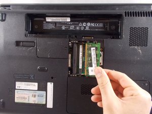 Langkah 5 — Membuka Casing Laptop