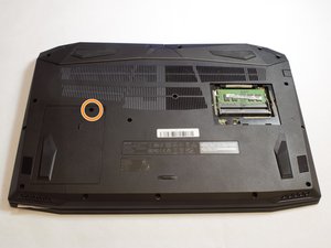 Langkah 3 — Buka Tutup Hard Drive
