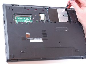Langkah 3 — Lepaskan dan Ganti Hard Drive
