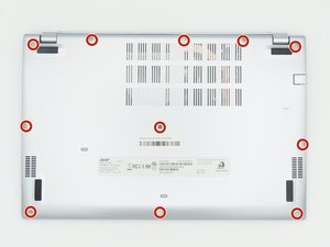 Langkah 1 — Matikan Laptop dan Buka Tutup Bawah