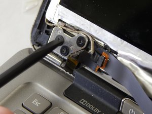 Langkah 4 — Menghapus Sekrup di Sisi Layar