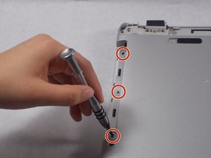 Langkah 4 — Mengangkat Panel Disk Drive