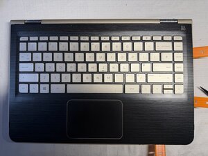 Langkah 3 — Membuka Penutup Keyboard