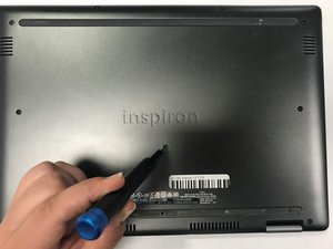 Langkah 2 — Lepaskan Screws di Bagian Belakang
