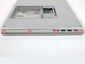 Langkah 5 — Menghilangkan Sekrup di Sisi Laptop