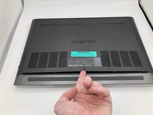Langkah 2 — Lepaskan Panel Bawah