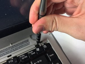 Langkah 3 — Lepaskan Keyboard dari Laptop