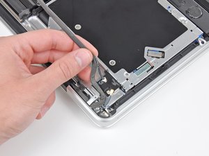 Langkah 6 — Mengangkat EMI Foam dan Kabel Kamera