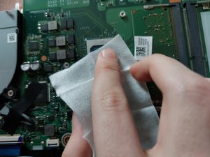 Langkah 4 — Menghilangkan Thermal Paste Lama