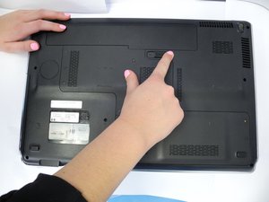 Langkah 2 — Lepaskan Baterai dengan Benar