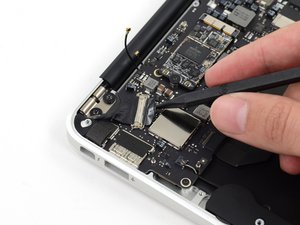 Langkah 6 — Ganti Logic Board