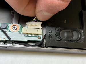 Langkah 5 — Lepaskan Kabel Penghubung Baterai
