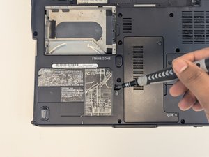 Langkah 4 — Lepaskan CD Drive