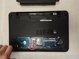 Langkah 3 — Cabut Hard Drive