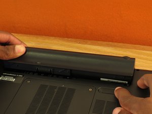 Langkah 1 — Matikan Laptop dan Lepaskan Baterai