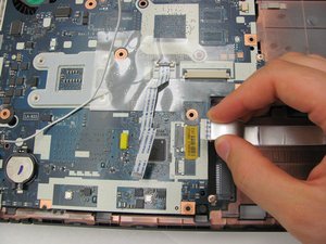 Langkah 5 — Mengangkat Port USB