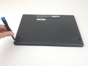 Langkah 1 — Matikan Laptop dan Buka Tutup Belakang