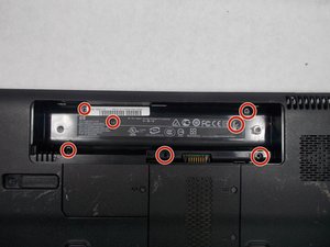 Langkah 2 — Menghilangkan Screws Baterai