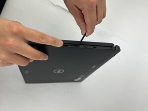 Langkah 1 — Matikan Tablet dan Keluarkan Kartu