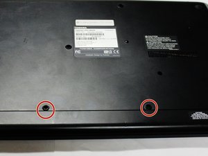 Langkah 1 — Mengeluarkan Baterai Laptop