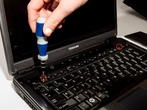 Langkah 2 — Lepaskan keyboard dan kabel