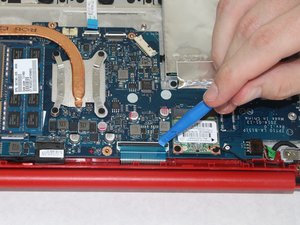 Langkah 6 — Menghubungkan dan Memutus Kabel Keyboard